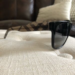 Women’s Burberry sunglasses - polarized